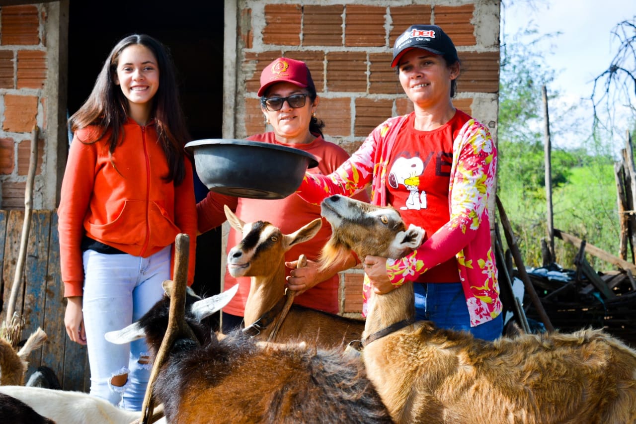 CAPRINOCULTORAS: Mulheres de Prata incentivam atividade atuando em cargo  público, associativismo e criação de caprinos - Paraíba Feminina